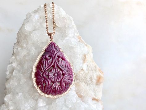 Carved Ruby Pendant, Carved Gemstones Jewelry, Carved Stone Jewellery, Carving Stone Jewellery, Accessory Reference, Carved Stone Jewelry, Jewellery Rendering, Carved Gemstones, Carving Stone