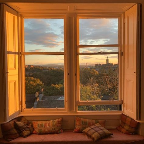 Flat With Big Windows, Bay Window Aesthetic, Sunrise Window, Aesthetic Window, Window Aesthetic, Countryside House, Big Windows, Bedroom Windows, Outdoor Porch