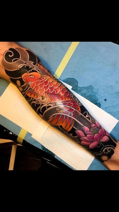 Koi Fish Tattoo Japanese Style Leg, Koi Leg Tattoo, Japanese Tattoo Art Koi, Japanese Koi Fish Tattoo Sleeve, Tatto Koi, Koi Fish Tattoo Forearm, Japanese Tattoo Koi, Pez Koi Tattoo, Tato Geisha