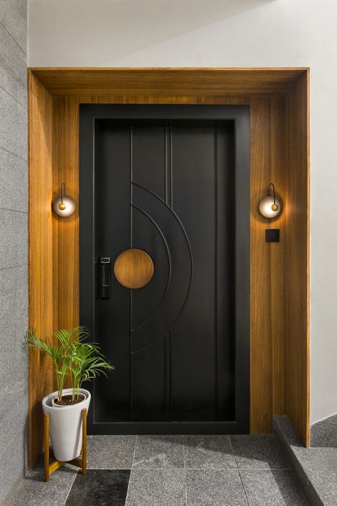 Main Door Ideas India, Safety Door Design Entrance Grill India, Main Door Entry Designs, Apartment Entry Door Design, Safty Door Design Entrance India, Entry Door Design Modern, Entrance Door Design Apartment, Diy Indie Room Decor, Luxury Home Entrance