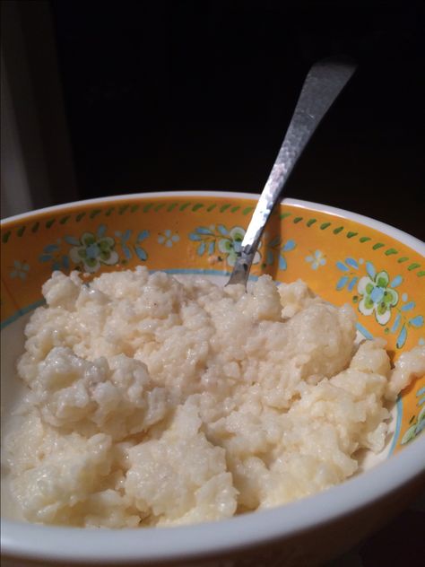 Flying Biscuit's Creamy Dreamy White Cheddar Grits Cheddar Grits Recipe, Hominy Grits, Cheddar Grits, How To Cook Grits, Creamy Grits, Grits Recipe, Cheese Grits, White Cheddar, Cereal Recipes