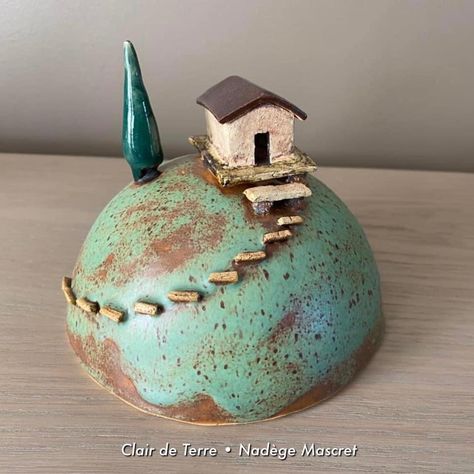 Pottery Hand Build Ideas, Pottery Garden Ideas, Pottery Houses, Pottery Handbuilding, Diy Ceramic, Keramik Design, Hand Built Pottery, Pottery Crafts, Diy Pottery