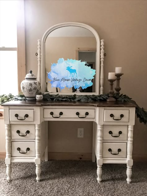 Refinishing Vanity Makeup, Diy Farmhouse Makeup Vanity, Old Desk Into Vanity, Farmhouse Makeup Vanity Ideas, Repurposed Makeup Vanity, Rustic Vanity Makeup, Restored Vanity, Farmhouse Vanity Makeup, Vintage Makeup Vanity