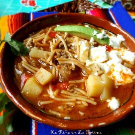 Sopa de Fideo con Carne y Papa(Beef and Pasta Soup) Fideo Soup Recipe, Fideo Recipe, Beef And Pasta, Latin Dishes, Recipe With Ground Beef, Mexican Soup Recipes, Pasta Meals, Carne Guisada, Mexican Soup