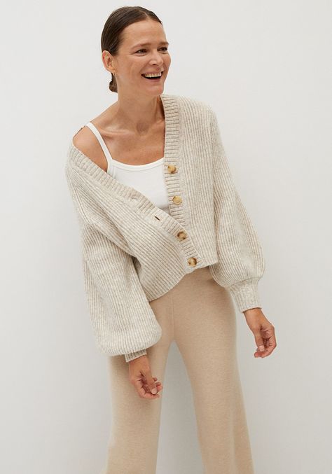 Short Cardigan Outfit, Beige Cardigan Outfit, Best Cardigans, Beige Vest, Cardigan Beige, Neue Outfits, Short Cardigan, Chunky Knit Cardigan, Cardigan Outfits