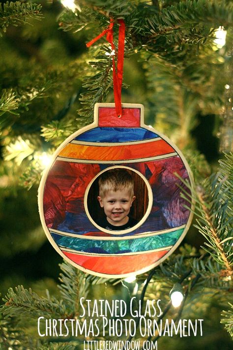 Country Christmas Crafts, Ahg Badge, Diy Schneemann, Window Crafts, Christmas Crafts For Toddlers, Picture Ornaments, Christmas Crafts For Kids To Make, Photo Christmas Ornaments, Stained Glass Christmas