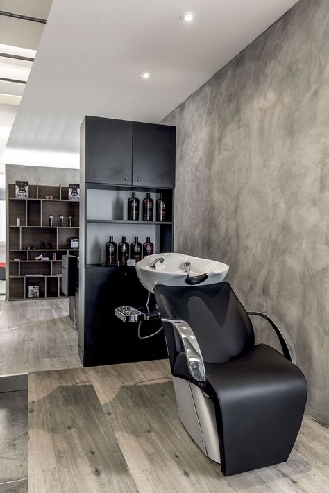 Private Salon Stations, Hallway Waiting Area, Hair Wash Station Salon, Hair Salon And Barber Shop In One, Saloon Painting Ideas, Upscale Hair Salon, Modern Barbershop Design, Salon Sink Area, Men Salon Design