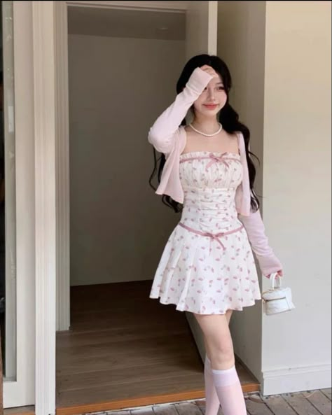 #fashion #aesthetic #coquettefashion #coquette Cute Coqquete Outfits, Coquette Outfit On People, Cute Fits Korean, Y2k Outfits Coquette, Soft Pink Outfit Ideas, Casual Soft Outfits, Coauette Aesthetic, Cuqoutte Aesthetic Outfits, Croquettes Outfits