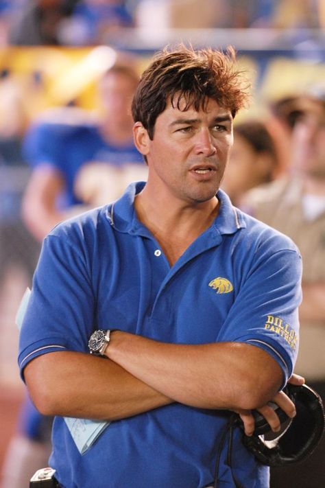 Happy almost-Father's Day to our 30 favorite TV Dads (hayyy Coach Taylor) Eric Taylor, Kyle Chandler, Coach Taylor, Tv Dads, Tony Soprano, Texas Forever, Wolf Of Wall Street, Clear Eyes, Walter White