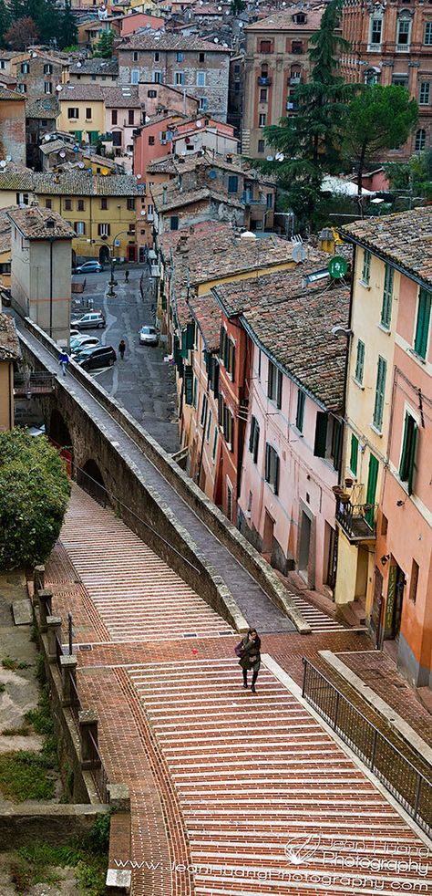 Perugia Italy, Italy Vibes, More Adventures, Europe Aesthetic, Los Angeles Travel, Architecture Art Design, Beautiful Cities, Italy Photography, Italy Aesthetic