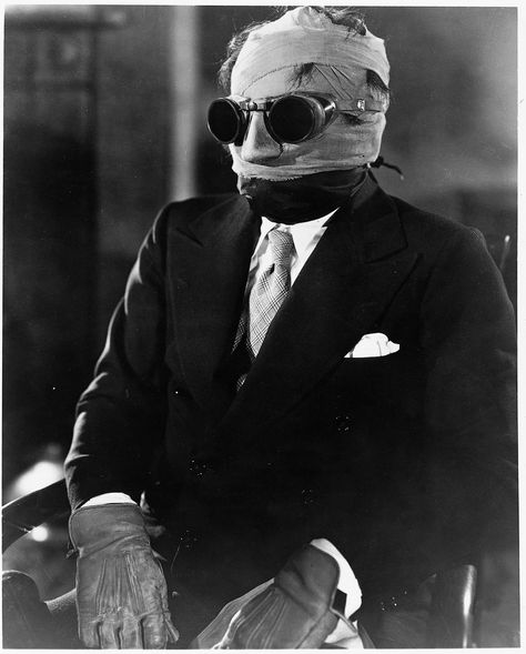 Claude Rains (or whoever it is) wears goggles here. in the Invisible Man 1933 Hollywood Monsters, Claude Rains, The Invisible Man, Famous Monsters, Invisible Man, Horror Books, Classic Horror Movies, Universal Monsters, Classic Monsters