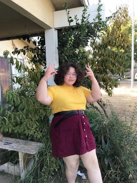 Red Aesthetic Outfits, Aesthetic Outfits Girl, 80s Fashion Outfits, Chubby Face, Fancy Casual, My Yellow, Face Girl, Chubby Fashion, Mode Chic