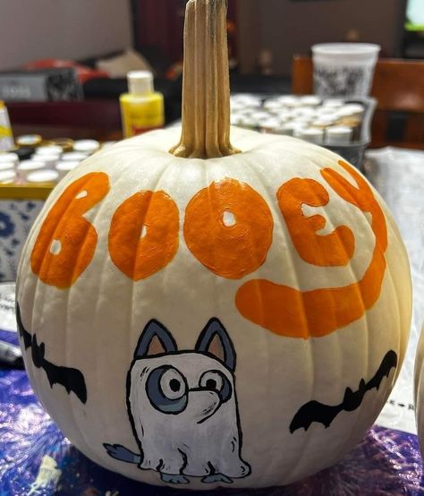 Booey Halloween Pumpkin, Story Pumpkin Characters, Pumpkin Carving Ideas Bluey, Bluey Pumpkin Painting, Sonic Pumpkin Painting, Bluey Pumpkin Carving, Astronaut Pumpkin, Painted Halloween Pumpkins, Pumkin Designs