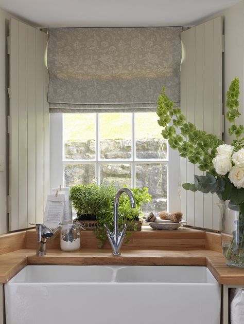 Full details on Modern Country Style blog: Faded Florals In Soft Neutrals: Get The Look Diy Bamboo, Cosy Cottage, Modern Blinds, Living Room Blinds, Bedroom Blinds, Modern Country Style, Diy Blinds, House Blinds, Bamboo Blinds