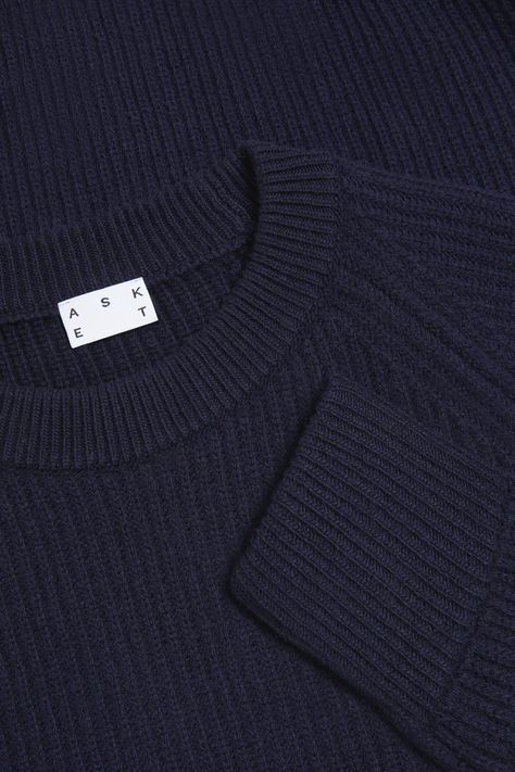 Dark Navy Heavy Wool Sweater | 100% Recycled Wool- ASKET Navy Sweater Outfit, Black Outfit Men, Mens Knit Sweater, Raw Denim Jeans, Men Fashion Casual Shirts, Fashion Journals, Guys Clothing Styles, Streetwear Mens, Men's Casual Style