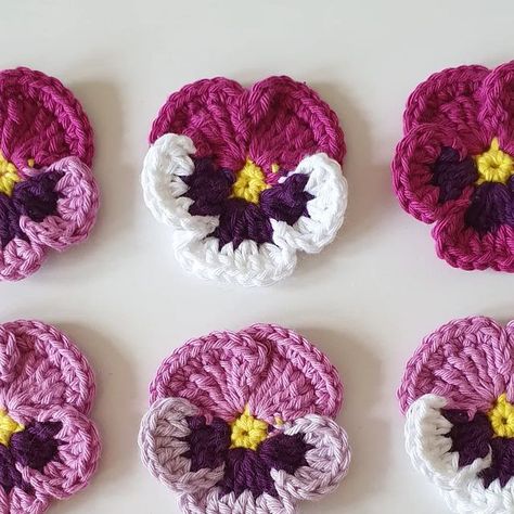 Sarah-Jane on Instagram: "Pansies again...just because it's Thursday and the sun is shining however briefly that maybe 🌸🌱

Pattern details as before

#crocheter
#crocheting
#crochetflowers" Crochet Pansies Free Pattern, Crochet Pansies, Crochet Violet, Crochet Pansy, Violet Crochet, It's Thursday, Beginner Crochet Projects, Sarah Jane, Sun Is Shining