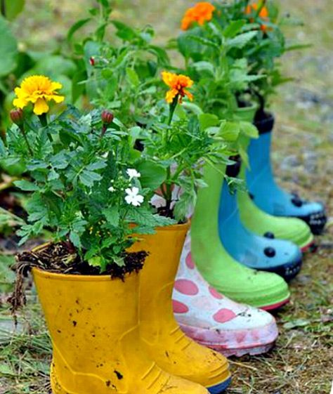 Adorable Rain Boot Planter Ideas Cute Garden Ideas, Flower Boots, Jardim Diy, Upcycle Garden, Cottage Shabby Chic, Deco Nature, Children's Garden, Have Inspiration, School Garden