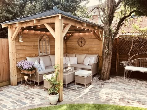 Small garden gazebo, homemade, outdoor seating, outdoor lighting, cobbles Gazebos Ideas, Small Garden Gazebo, Gazebo Patio, Design Per Patio, Wooden Gazebo, Building A Pergola, Backyard Gazebo, Pergola Design, Patio Swing