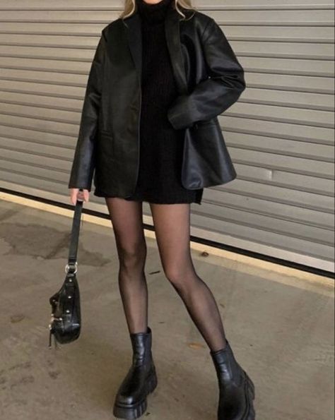 Leather Jacket Fall Aesthetic, Leather Jacket Nye Outfit, Leather Jacket Blazer Outfits Women, 90s Black Leather Jacket, Leather Jacket With Mini Dress, Oversize Black Leather Jacket Outfit, Curve Going Out Outfits, Over Size Leather Jacket Outfit, Loose Leather Jacket Outfit