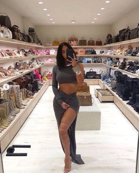 Kardashian Kloset on Instagram: “Shoe collection goals💭🖤 Shop @kimkardashian’s shoes, available NOW on the Kloset👠👡🌟” Kim Kardashian Glam Room, Kim Kardashian Closet Room, Kim Kardashian Bags, Kim Kardashian Shoes, Kim Kardashian Closet, Kim K House, Kim Kardashian House, Kylie Jenner Closet, Kim Kardashian Home