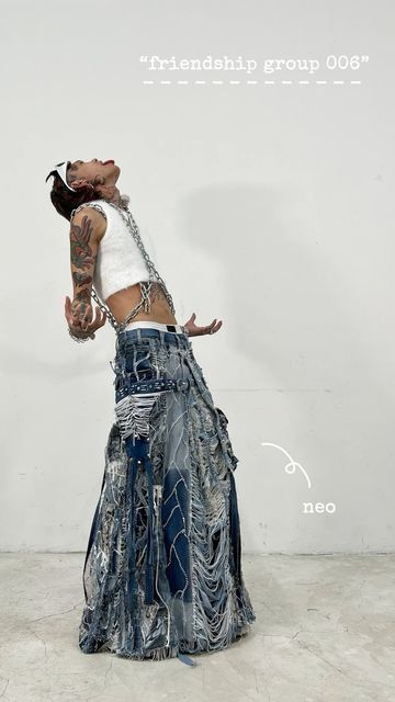 Cyberpunk Streetwear, Ropa Upcycling, Friendship Group, Gender Fluid Fashion, Alt Clothes, Long Skirts For Women, Upcycled Fashion, Denim Patchwork, Denim Design