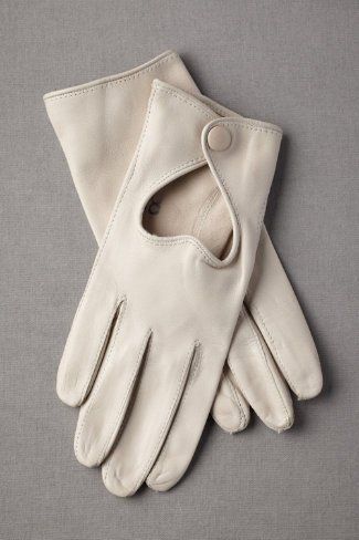 Sweet little gloves create a vintage 1960's era #bridal look. White Leather Gloves, Winter Wedding Accessories, Lizzie Hearts, Lucet, June Bug, Fashion Gloves, Gloves Fashion, Vintage Gloves, Chique Outfits