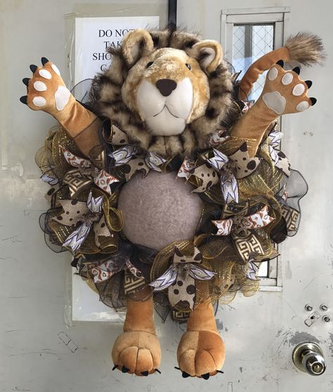 Lion Mesh Wreath Lion Wreath, Dragon Wreath, Animal Wreaths, Baby Wreaths, Baby Wreath, Lion Mane, Wreaths And Garlands, Baby Lion, Wreath Diy