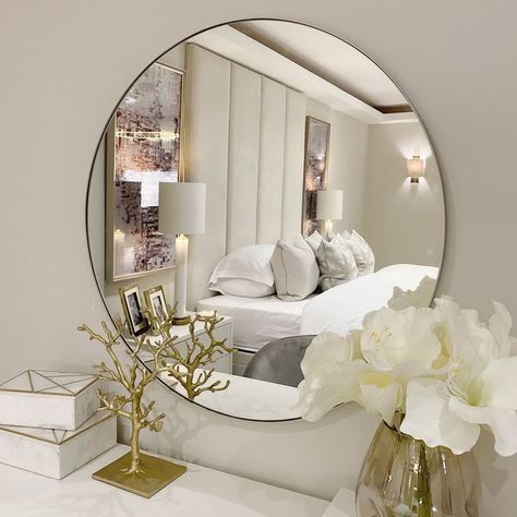 2023 Wall Decor, Champagne Mirror, Mirror Gallery Wall, Neutral Room, Gold Bedroom, Home Decor Ideas Living Room, Vintage Inspired Decor, Home Decoration Ideas, Neutral Interiors