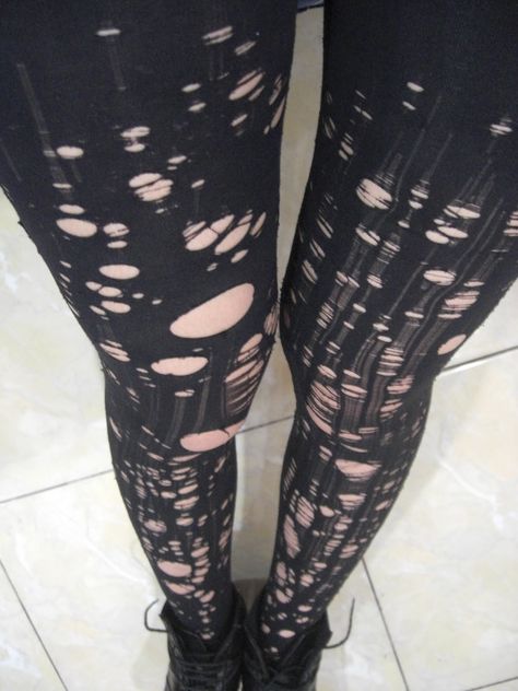 xxxxx Ripped Leggings Diy, Ripped Tights Outfit, Goth Tights, Torn Leggings, Ripped Stockings, Diy Leggings, Ripped Tights, Ripped Leggings, Catty Noir