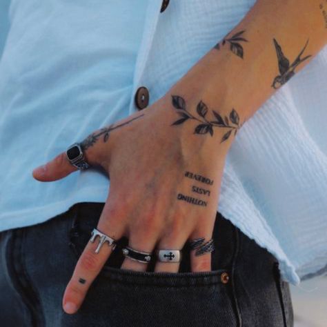 Patch Tattoo Ideas, Tattoo Main, Herren Hand Tattoos, Tattoo Homme, Simple Arm Tattoos, Simple Tattoos For Guys, Palm Tattoos, Clever Tattoos, Wrist Tattoos For Guys