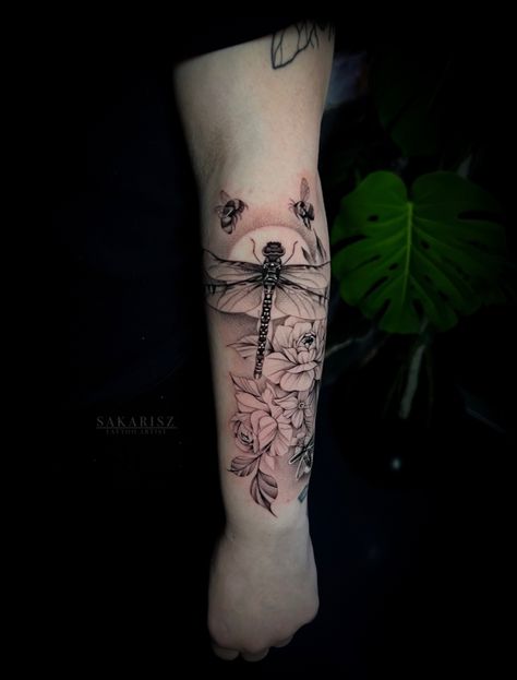 ⚜️Dragonfly & floral tattoo, with some bees⚜️ #tattoo #tattoos #dragonfly #dragonflytattoo #floraltattoo #insect #tattooideas #sleeve #sleevetattoo #finelinetattoo #3rl #3rltattoo #3rltattoos #art #ink #sakarisz Dragonfly Floral Tattoo, Tattoos Dragonfly, Bees Tattoo, Dragonfly Tattoo, Fine Line Tattoos, Art Ink, Sleeve Tattoos, Bee, Tattoos