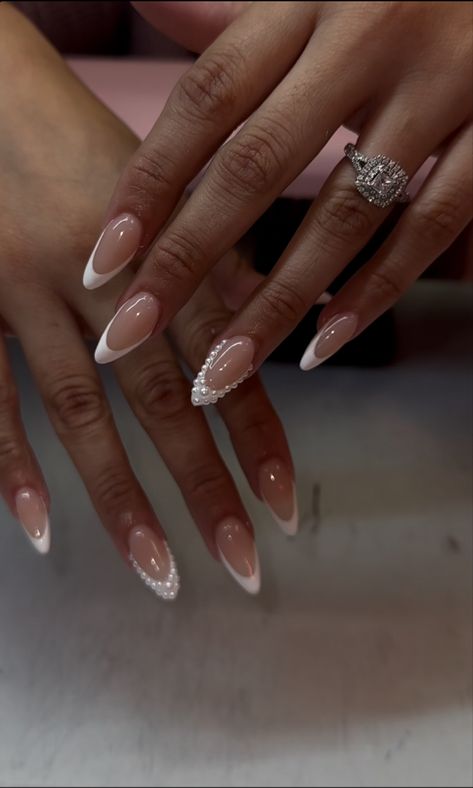 By @cynthias_nails Trendy Almond Nails, Paznokcie Hello Kitty, Almond Gel Nails, Bridal Nails Designs, Engagement Nails, Kutek Disney, Manikur Kuku, Girly Acrylic, Nail Looks