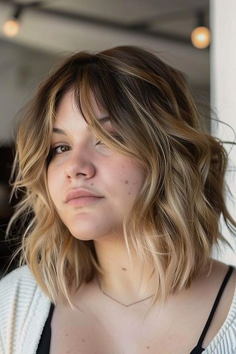 25 Stunning Long Haircuts Perfect for Plus Sized Women Long Bob Haircuts Plus Size, Hair For Plus Size Women, Plus Size Bob Haircut, Haircut For Plus Size Women, Plus Size Haircut, Cabelo Plus Size, Plus Size Short Hair, Haircuts For Plus Size Women, Lob Haircut With Bangs