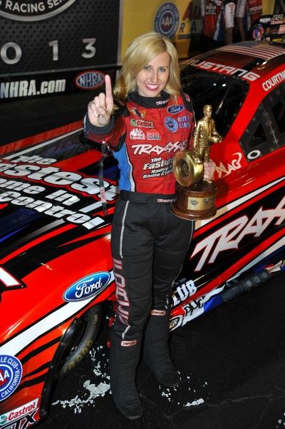 Courtney Force, the youngest daughter of drag racing’s most prolific and popular driver, 15-time NHRA Funny Car Champion John Force, is RACER magazine’s  runaway choice as Rookie of the Year, voted on by their global readership. Valentina Rupaul Drag Race, Nhra Drag Racing Cars, Courtney Force, Female Race Car Driver, Female Racers, Funny Car Drag Racing, Nhra Drag Racing, Youngest Daughter, Rookie Of The Year