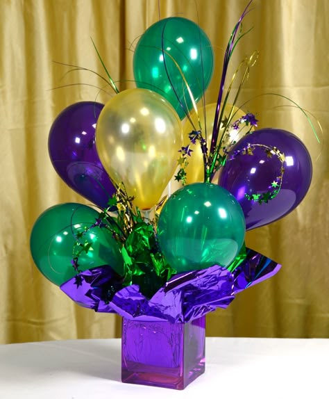 Party Ideas by Mardi Gras Outlet: DIY Mardi Gras Feather Tree Centerpiece Masquerade Ideas, Mask Invitations, Decor Beads, Mardi Gras Centerpieces, Deco Ballon, Mystery Dinner, Quilled Creations, Diy Balloon Decorations, Mardi Gras Decorations