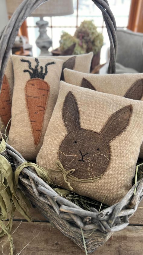 Primitive Easter Decorating Ideas, Primitive Spring Decorating Ideas, Spring Sewing Ideas, Primitive Crafts To Sell, Prim Easter Decor, Primitive Spring Crafts, Spring Primitive Crafts, Audrey Thompson, Primitive Easter Crafts