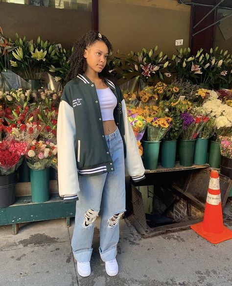 Summer Outfits Baddie, Baddie Ideas, Varsity Jacket Outfit, Outfits Baddie, Jacket Outfit Women, Summertime Outfits, Stylish Summer Outfits, Jacket Outfit, Streetwear Fashion Women