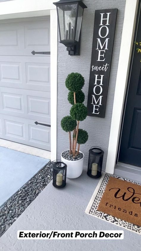 Winter Home Entrance Decor - Discovered what you like? - Shop for the collection now, Click for more fantastic ideas. Small Porch Decorating, Diy Porch Decor, Doorway Decor, House Front Porch, Outdoor Entryway, نباتات منزلية, Front Porch Design, Porch Makeover, Diy Porch