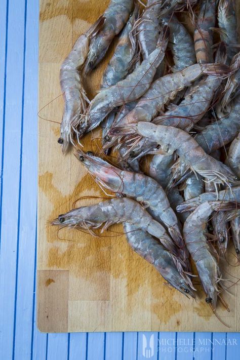 Pan-fried Garlic Butter Prawns - Greedy Gourmet | Food & Travel Blog Crab Dinner Recipes, Crab Appetizers, How To Cook Prawns, Crab Dinner, Butter Prawns, Seafood Ideas, Butter Prawn, Fried Butter, Crab Appetizer