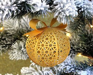 Fields Of Heather: Making 3d Paper Christmas Ornaments With Cricut - Free SVGS 3d Paper Christmas Ornaments, Christmas Ornaments With Cricut, Ornaments With Cricut, Cricut Ornaments, Jul Diy, Idee Cricut, Paper Christmas Ornaments, Free Svgs, Christmas Paper Crafts