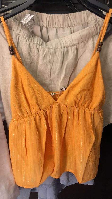 Flowy Top Aesthetic, Where To Buy Boho Clothing, Orange Tops Outfit, Orange Top Outfit Aesthetic, 2019 Outfits Aesthetic, Flowy Summer Tops, Orange Clothes Aesthetic, Orange T Shirt Outfit, Orange Summer Outfits