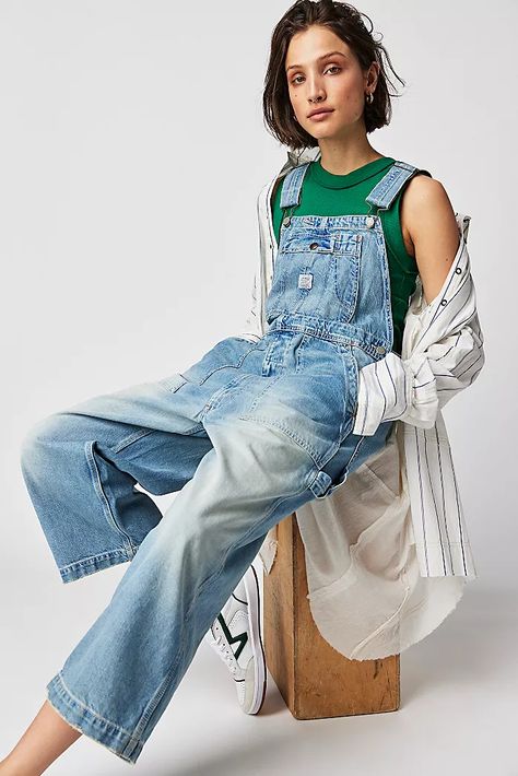 denim overalls Painter Overalls, Painters Overalls, Overalls Fashion, Bib Overalls, Jumpsuit Fashion, Denim Overalls, Boho Blouses, Basic Tee, Premium Denim