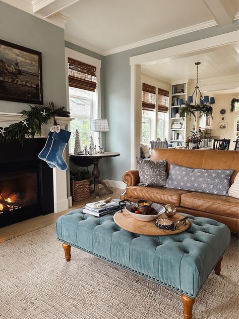 Small Cozy Cottage Living Room, Cozy Country Living Room Cottage Style, Large Cottage Living Room, Antique Cottage Living Room, Cozy Cottage Style Living Room, Cottage Lounge Room, Victorian Cottage Living Room, Modern Cottage Living Room Ideas, Cottage House Living Room