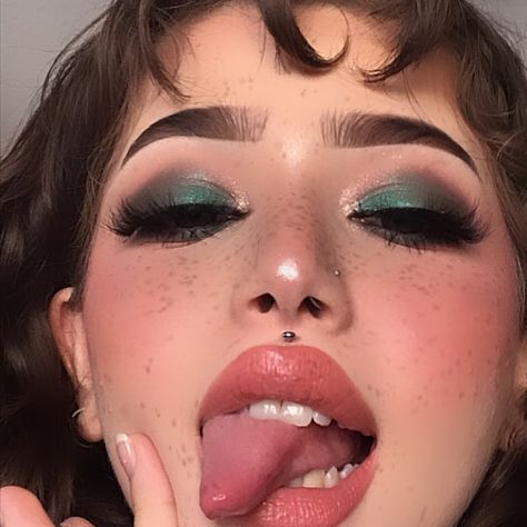 sarah on Instagram: “my tongue is always out smh whys this filter so cute tho” Makeup Verde, Green Dress Makeup, Makeup Wings, Edgy Makeup Looks, Makeup History, Core Aesthetics, Fun Makeup, Make Up Videos, Green Makeup