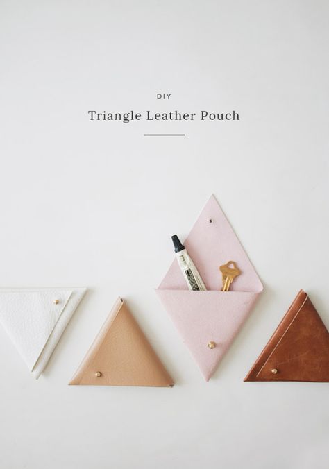 Diy Bags Tutorial, Pochette Diy, Diy Tassel Garland, Diy En Cuir, Leather Pouches, Presente Diy, Reading Diy, Sac Diy, Cheap Crafts