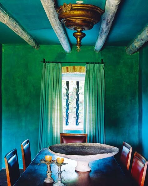 Mermaid Kitchen, Turquoise Dining Room, Beach Bedrooms, Mexico Life, Mexico Colors, Dreamy Interiors, Blue Ceiling, Spanish Interior, Wall Colours