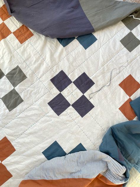 Simple Quilt Patterns For Beginners, Neutral Quilts Ideas, Quilt Stencils, 16 Patch Quilt, Fun Quilts, Hand Piecing, Strip Piecing, Neutral Quilt, Quilting 101