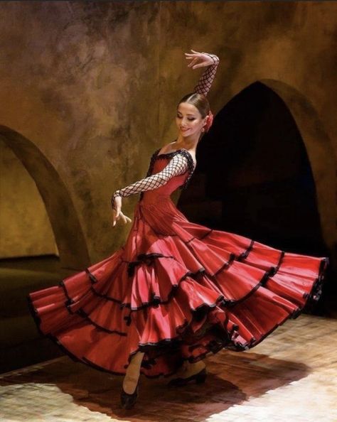 Spanish Dance, Dancer Photography, Dancer Painting, Spanish Dancer, Flamenco Dress, Bolshoi Ballet, Flamenco Dancing, Dance Paintings, Argentine Tango