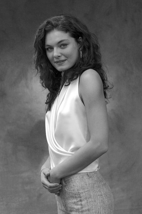 Alexa Davalos Alexa Davalos, Cute Celebrities, Mode Style, Pin Up, Backless Dress, Couture, Celebrities