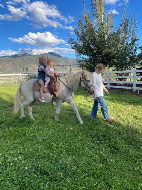 #cowboy #cowgirl #western #countryside #ranch #ranchhand #horse #cattle #rodeo #boots #wrangler #westernfit Farm Family Asethic, Farm Family Aesthetic, Horse Family, Family Ranch, Rodeo Boots, Farm Family, Farm Lifestyle, Farm Kids, Future Farms